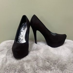 Trash Black Pumps